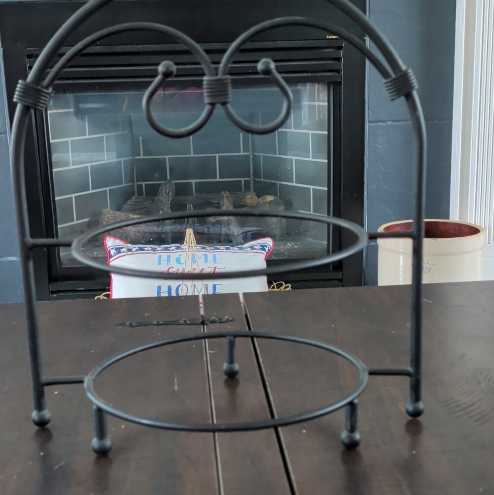 Southern Living Black Metal 2-Tier Freestanding Fruit/Vegetable Holder 15in